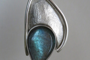 Silver and labradorite pendant.
