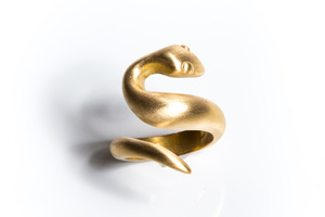18 karat yellow gold snake ring
